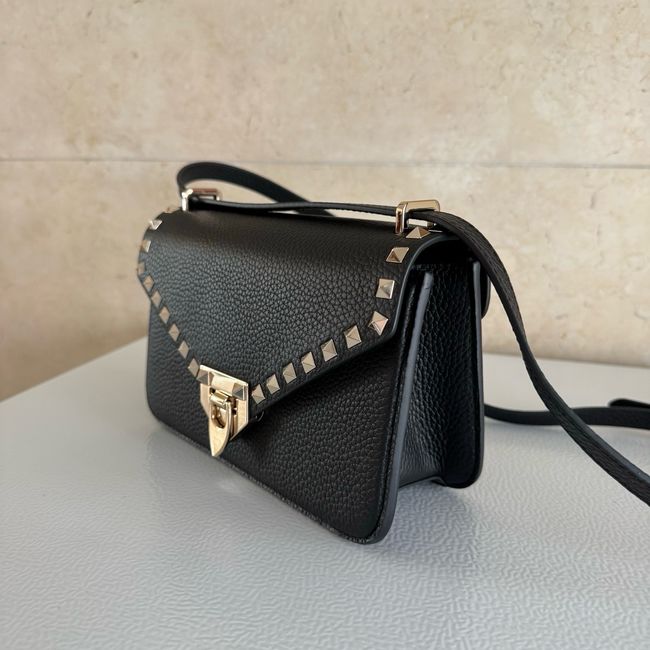 VALENTINO ROCKSTUD Small grained calfskin Shoulder Bag B0T76 black VALENTINO ROCKSTUD Small grained calfskin Shoulder Bag B0T76 black