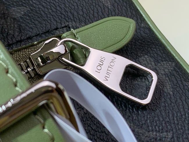 Louis Vuitton Locker Dopp Kit M28840 Khaki Green Louis Vuitton Locker Dopp Kit M28840 Khaki Green