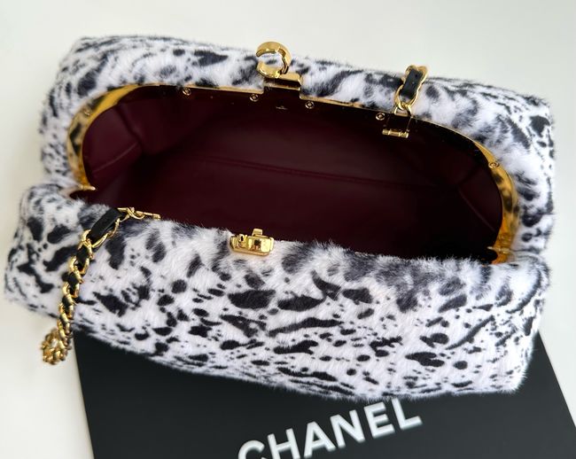 Chanel Clutch with chain AP5252 White & Black