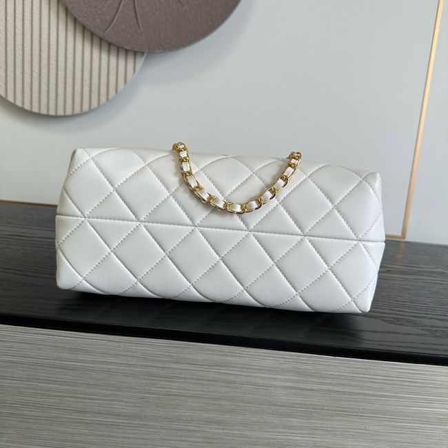 Chanel Clutch with chain Lambskin AP5252 white