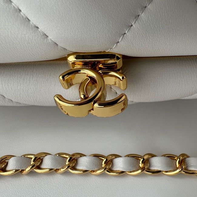 Chanel Clutch with chain Lambskin AP5252 white