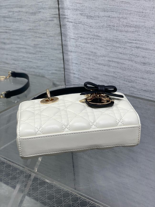 Mini Lady D-Joy BagCannage Lambskin M0636OU Latte and black Mini Lady D-Joy BagCannage Lambskin M0636OU Latte and black