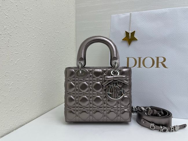 Small Lady Dior Bag with Strap Cannage patent leather M0531OU Silver gray
