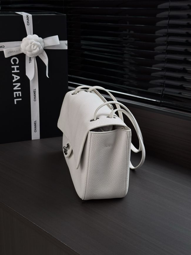 Chanel Maxi Flap bag AS6231 white&Silver-Tone Metal Chanel Maxi Flap bag AS6231 white&Silver-Tone Metal