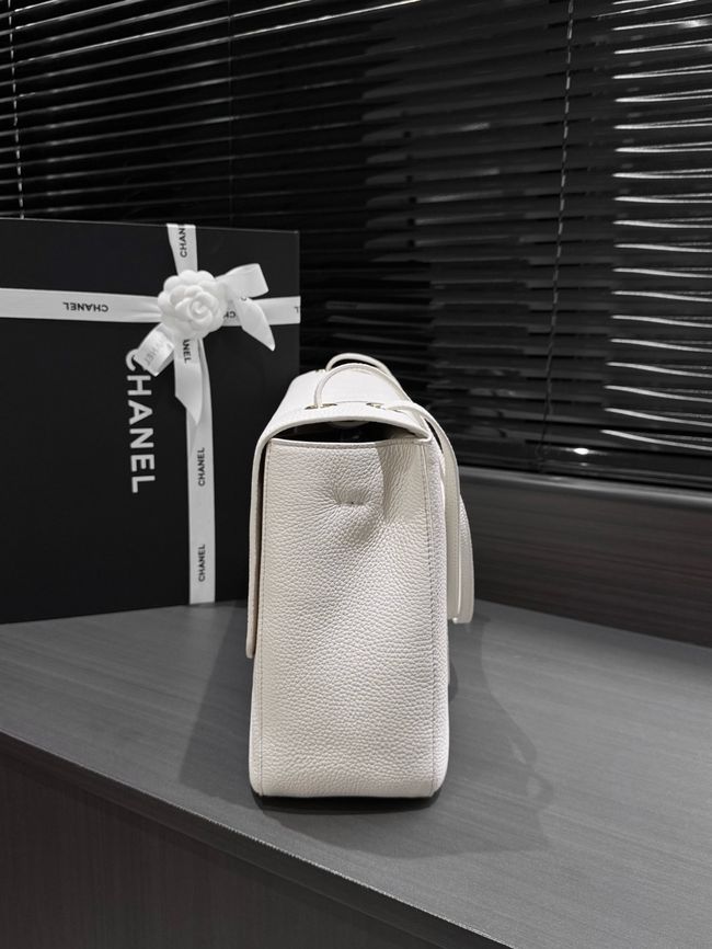 Chanel Maxi Flap bag AS6233 white&gold-Tone Metal