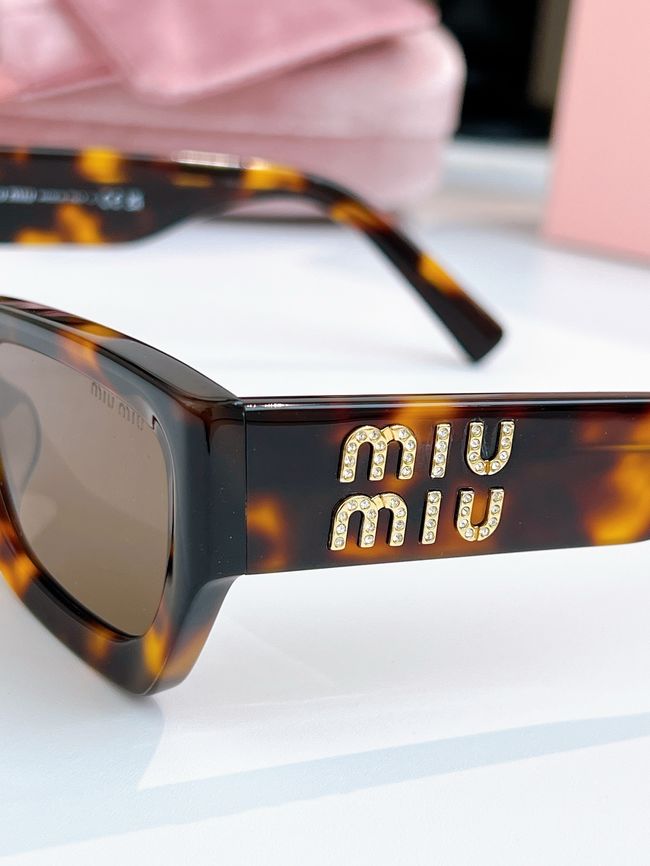 MiuMiu Sunglasses 821489-6