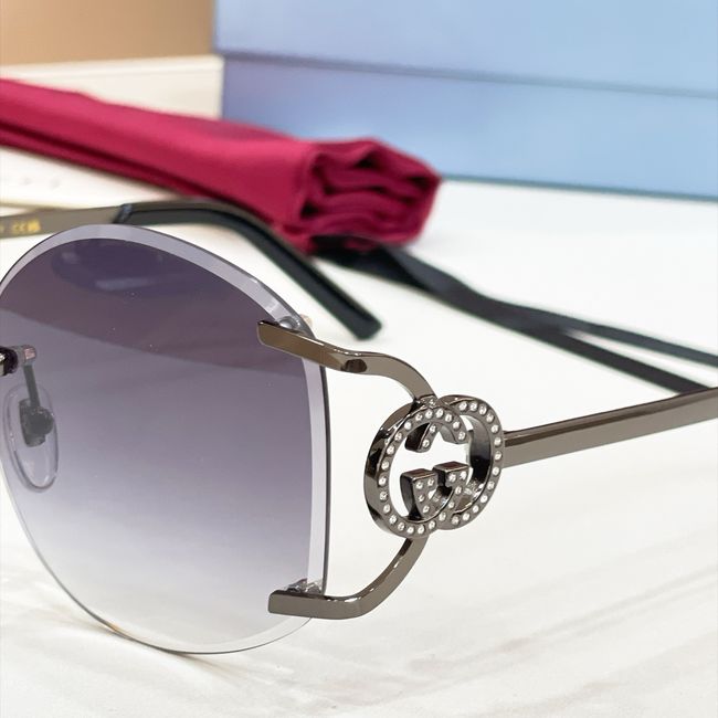 Gucci Sunglasses 821565-4