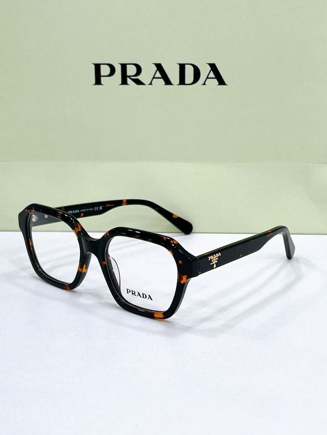 Prada Sunglasses 821611-4