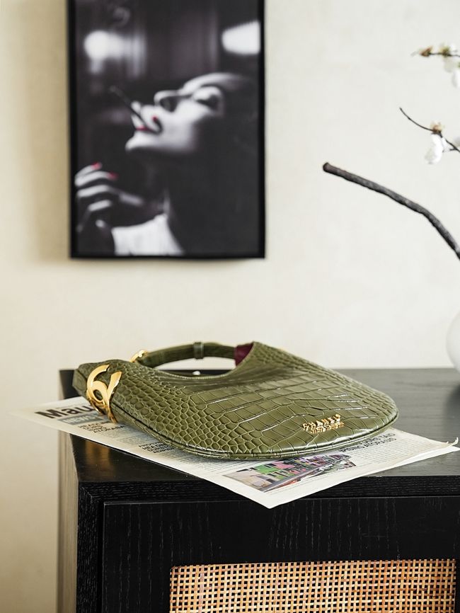 Chanel Shoulder Bags Crocodile Embossed 68011 green Chanel Shoulder Bags Crocodile Embossed 68011 green
