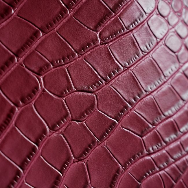 Chanel Crocodile Embossed Shoulder Bag 68012 burgundy Chanel Crocodile Embossed Shoulder Bag 68012 burgundy