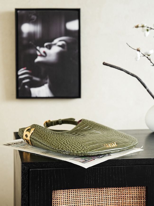 Chanel Crocodile Embossed Shoulder Bag 68012 green