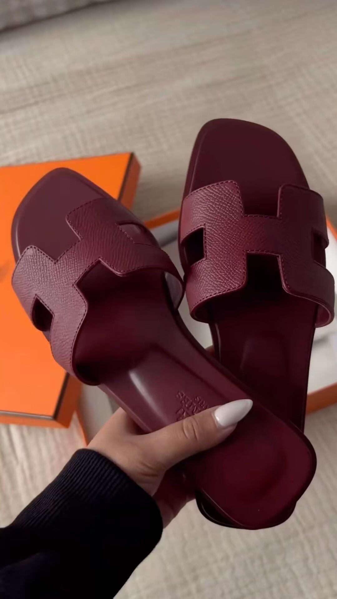 Hermes Slippers Shoes H32301 Wine