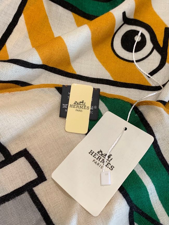 Hermes cashmere Triangular bandage H36117-3