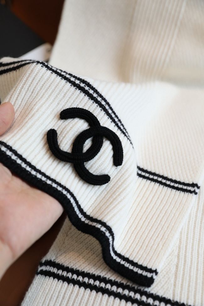 Chanel Wool & Cashmere scarf B25976-2