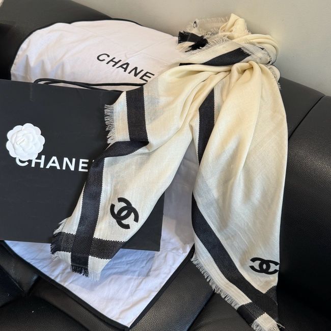 Chanel cashmere Shawl B25980