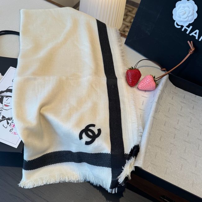 Chanel cashmere Shawl B25980