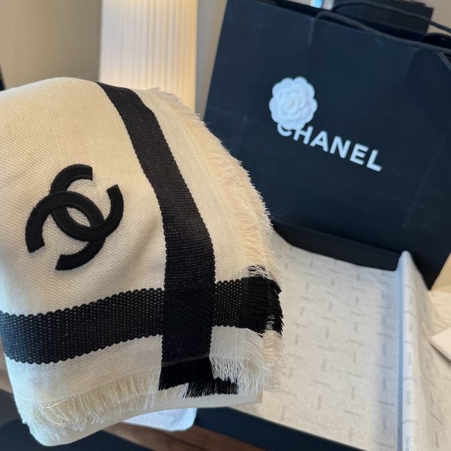 Chanel cashmere Shawl B25980