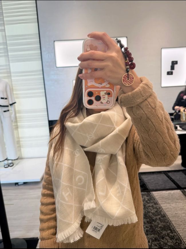 Chanel cashmere scarf B25978-3