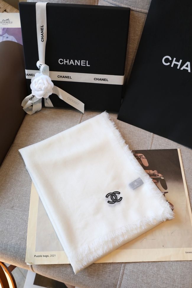 Chanel cashmere scarf B25979-1