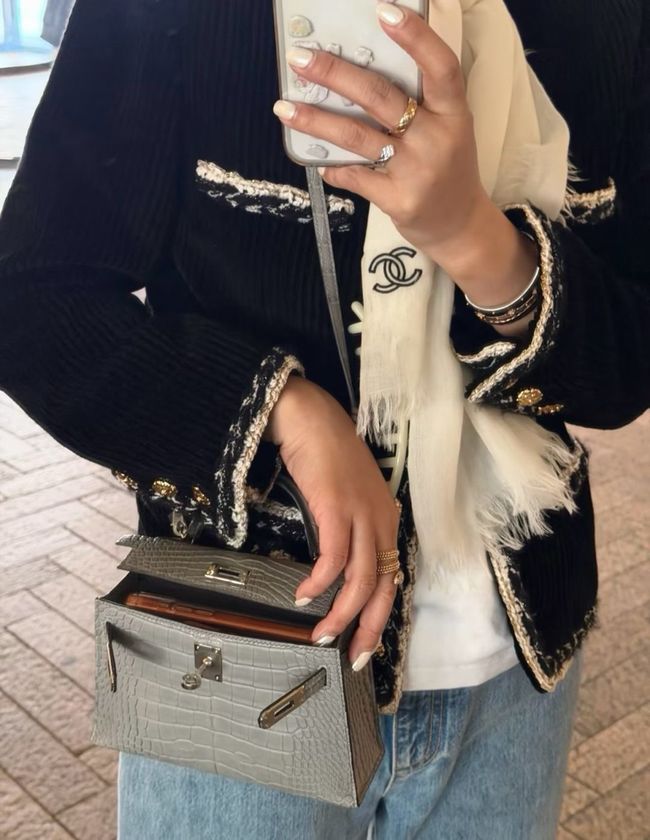 Chanel cashmere scarf B25979-1