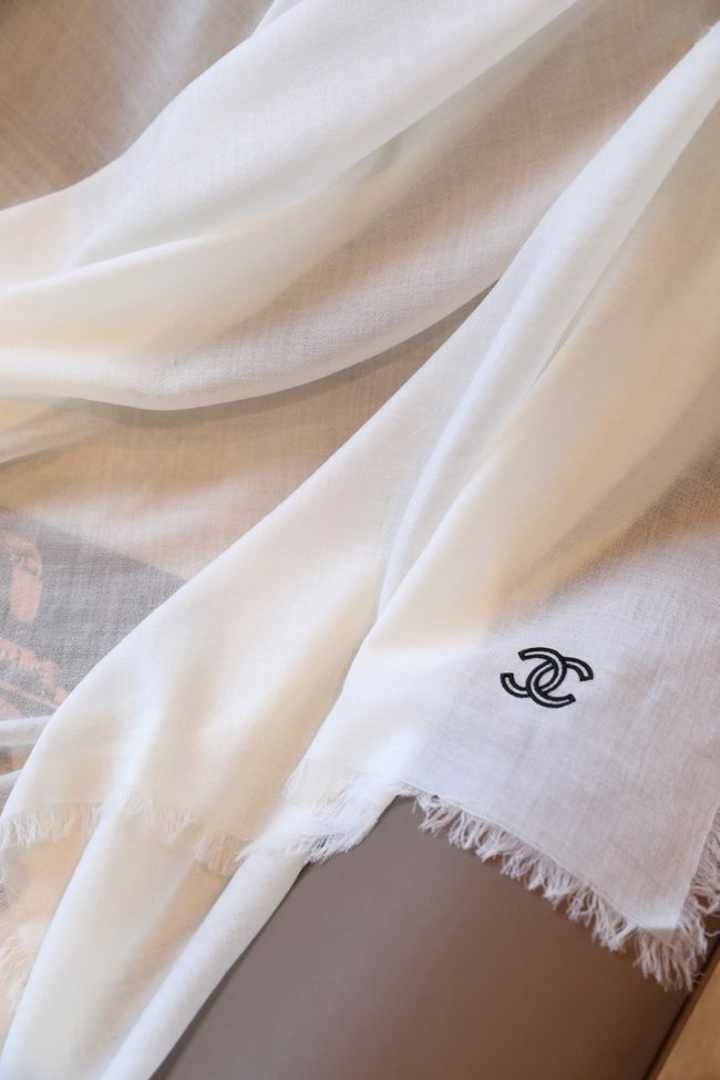 Chanel cashmere scarf B25979-1