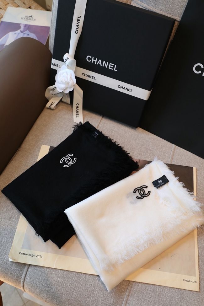 Chanel cashmere scarf B25979-1