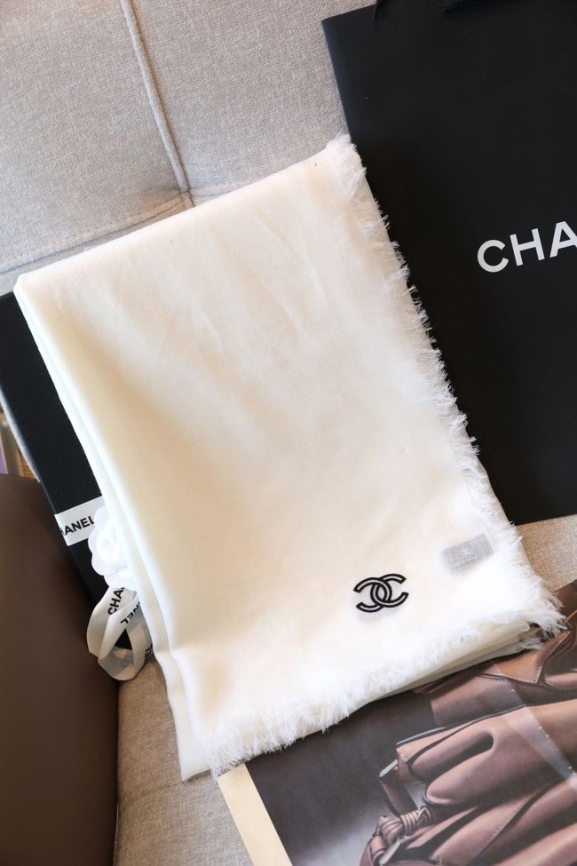 Chanel cashmere scarf B25979-1