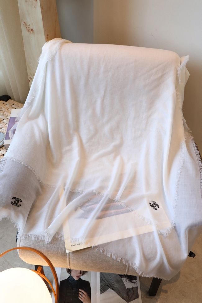 Chanel cashmere scarf B25979-1