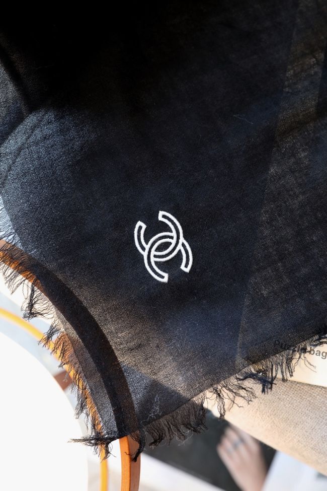 Chanel cashmere scarf B25979-2