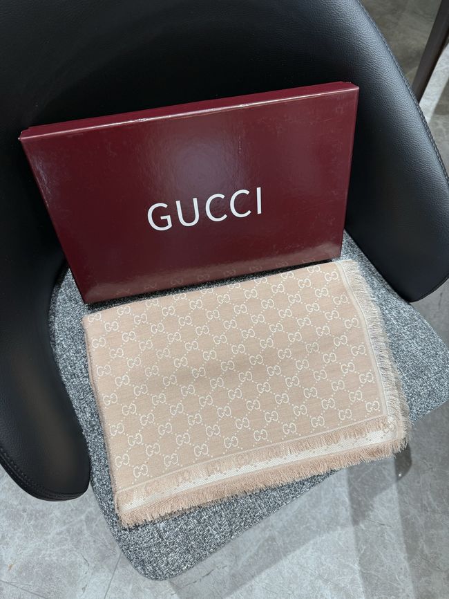 Gucci Printed GG wool silk shawl 873730-2