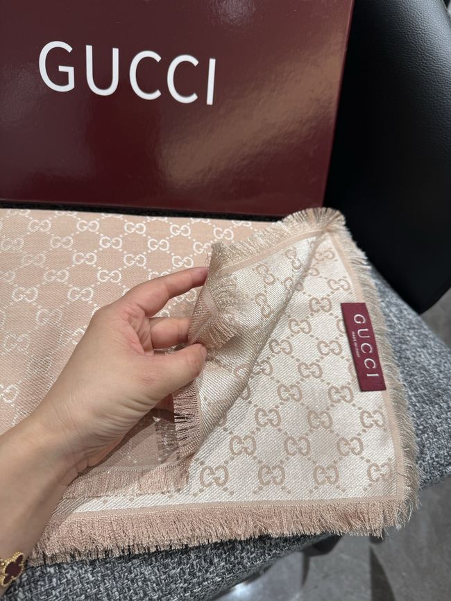 Gucci Printed GG wool silk shawl 873730-2