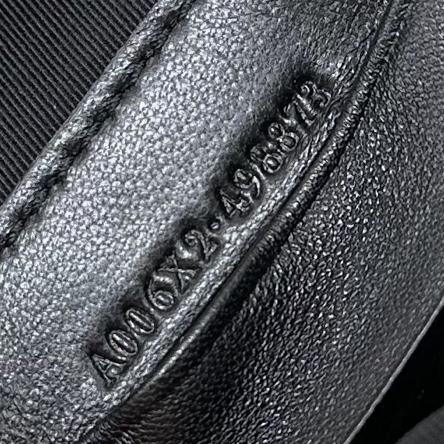 Gucci GG Marmont pouch with strap B006X2 black