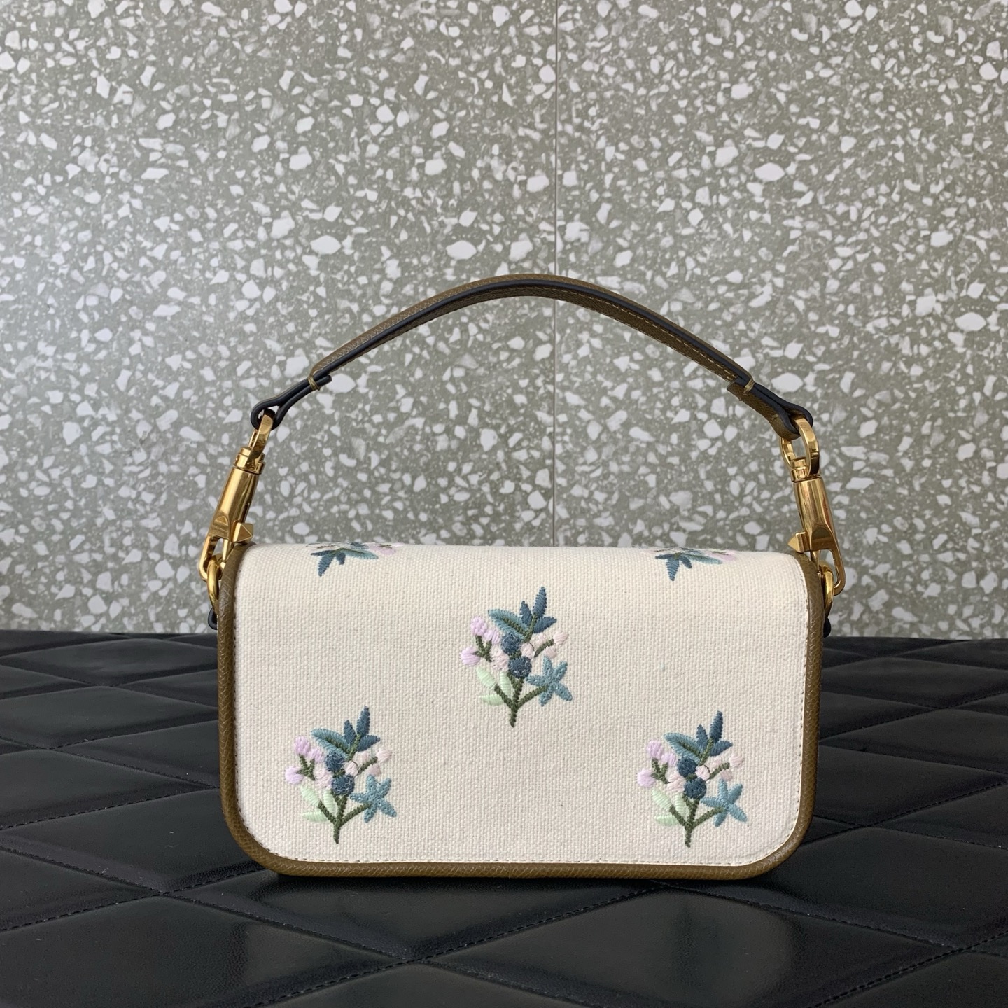 VALENTINO VLOGO SIGNATURE Floral Embroidered Mini Shoulder Bag PYE4L3 VALENTINO VLOGO SIGNATURE Floral Embroidered Mini Shoulder Bag PYE4L3