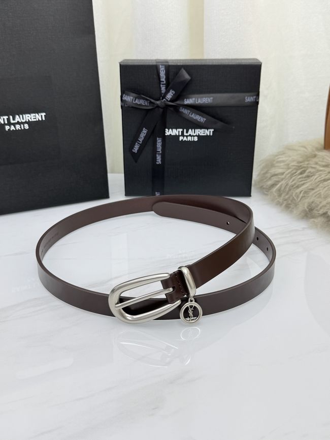 Saint Laurent CASSANDRE charm elongated buckle thin belt in leather S2596-2