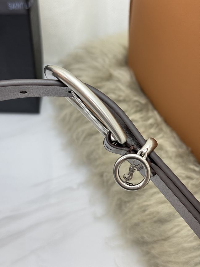 Saint Laurent CASSANDRE charm elongated buckle thin belt in leather S2596-2