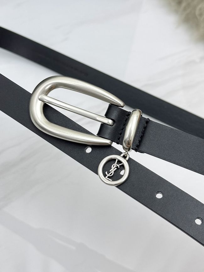 Saint Laurent CASSANDRE charm elongated buckle thin belt in leather S2596-3