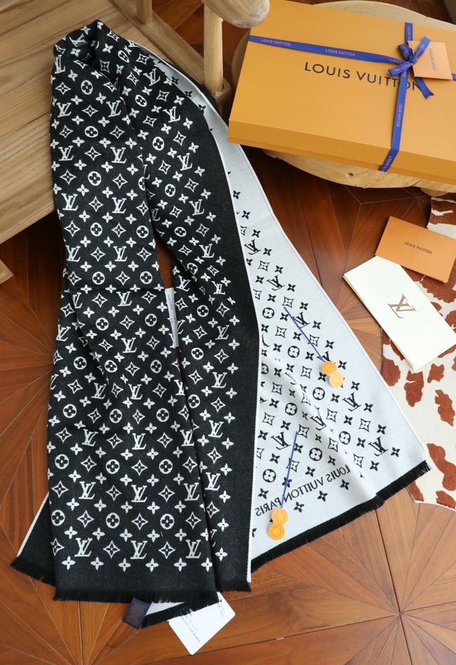 Louis Vuitton New Forevergram Scarf M9A253-1