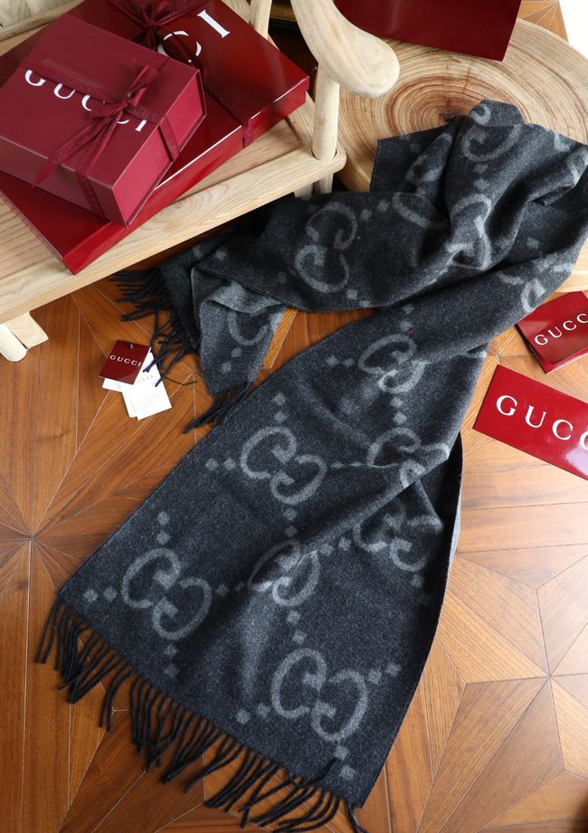 Gucci Reversible Cashmere scarf A006HK-3