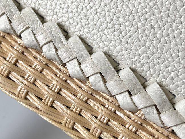 Louis Vuitton Capucines Mini M24977 Ivory