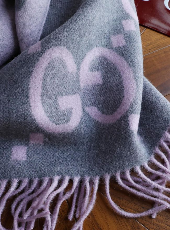 Gucci Reversible Cashmere scarf 777067-2