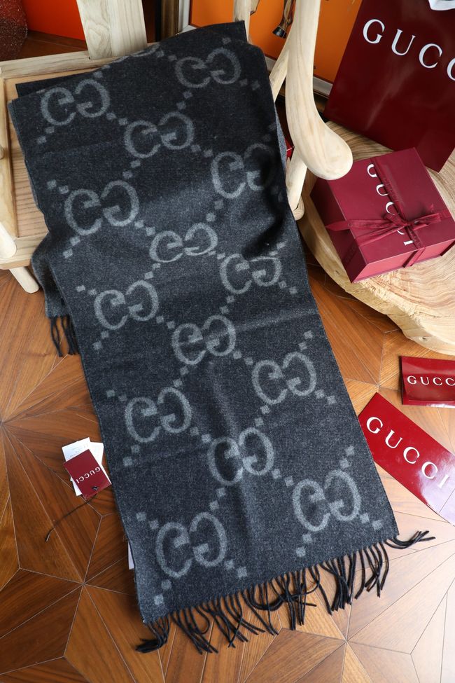 Gucci Reversible Cashmere scarf 777067-6