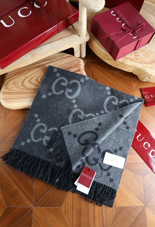 Gucci Reversible Cashmere scarf 777067-6