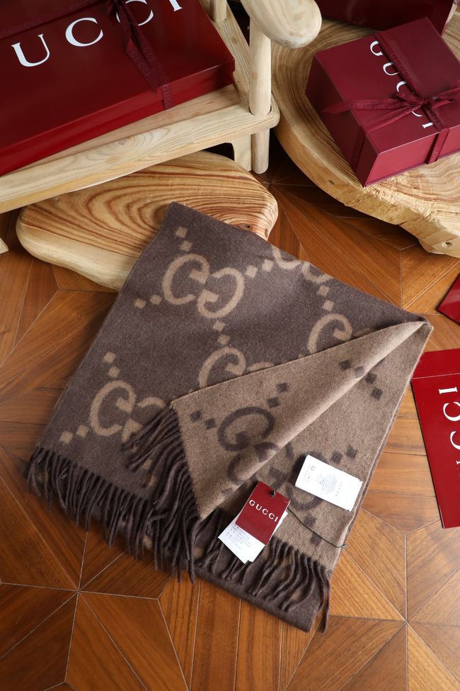 Gucci Reversible Cashmere scarf 777067-7