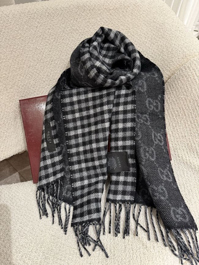 Gucci Reversible Cashmere scarf A010HK-1