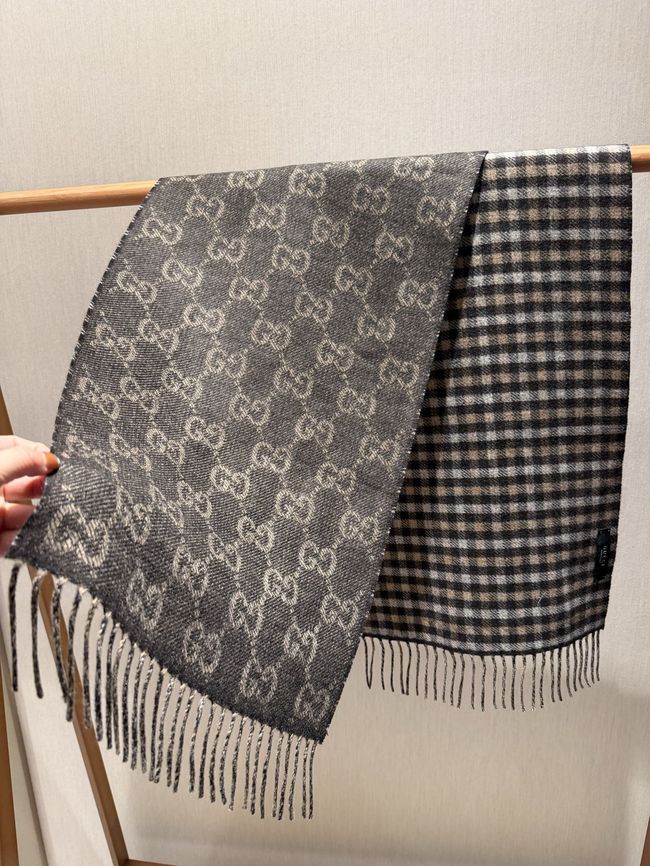 Gucci Reversible Cashmere scarf A010HK-2 Gucci Reversible Cashmere scarf A010HK-2