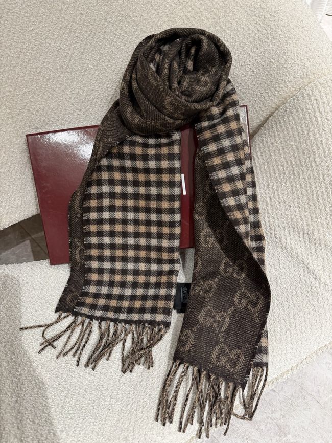 Gucci Reversible Cashmere scarf A010HK-2 Gucci Reversible Cashmere scarf A010HK-2