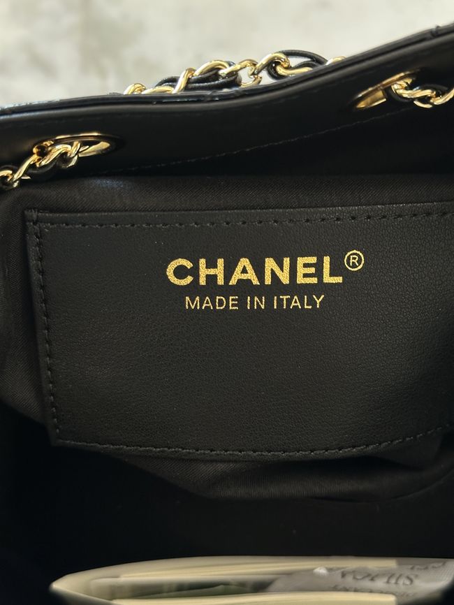 CHANEL 25 SMALL HANDBAG patent leather AS5293 black
