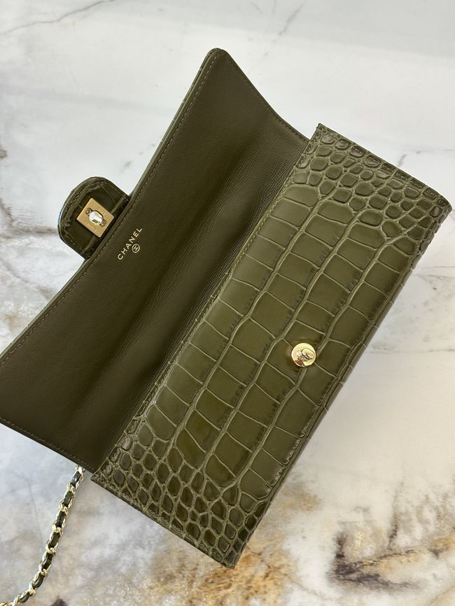 Chanel Clutch with chain Crocodile Embossed AP5280 green