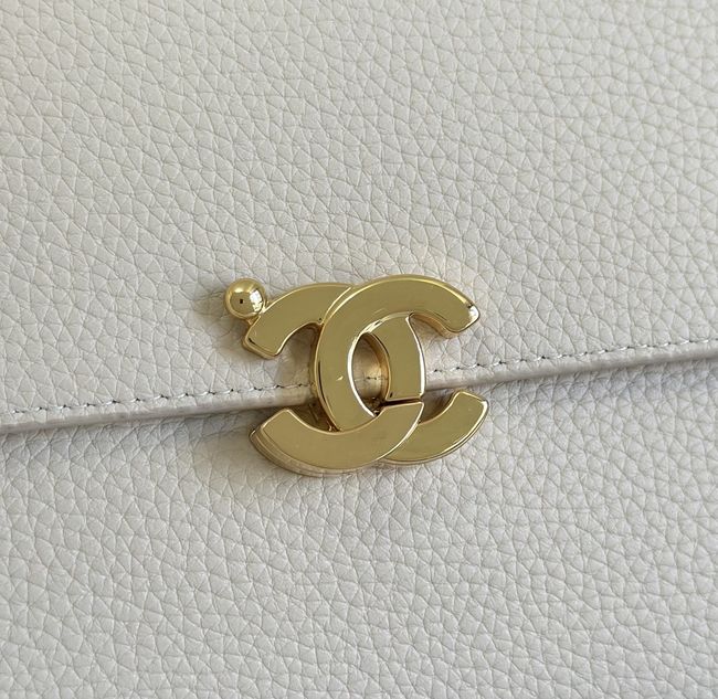 Chanel Maxi Flap bag AS6482 White