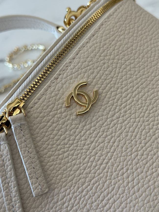 Chanel Vanity with Chain AP5574 white